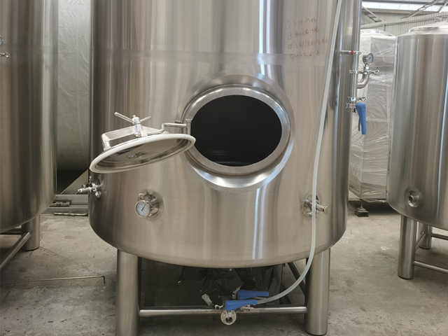 Réservoir de bière brillante