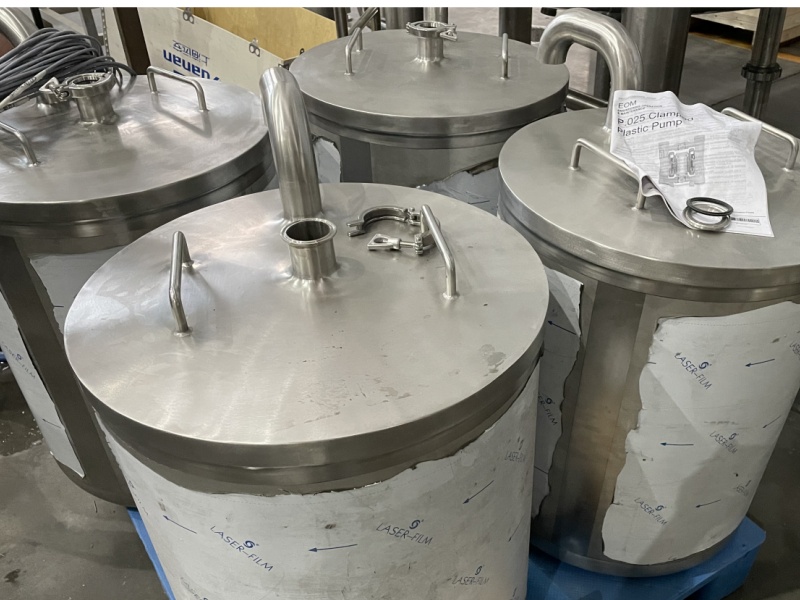 CIP dense acide et réservoir alcalin